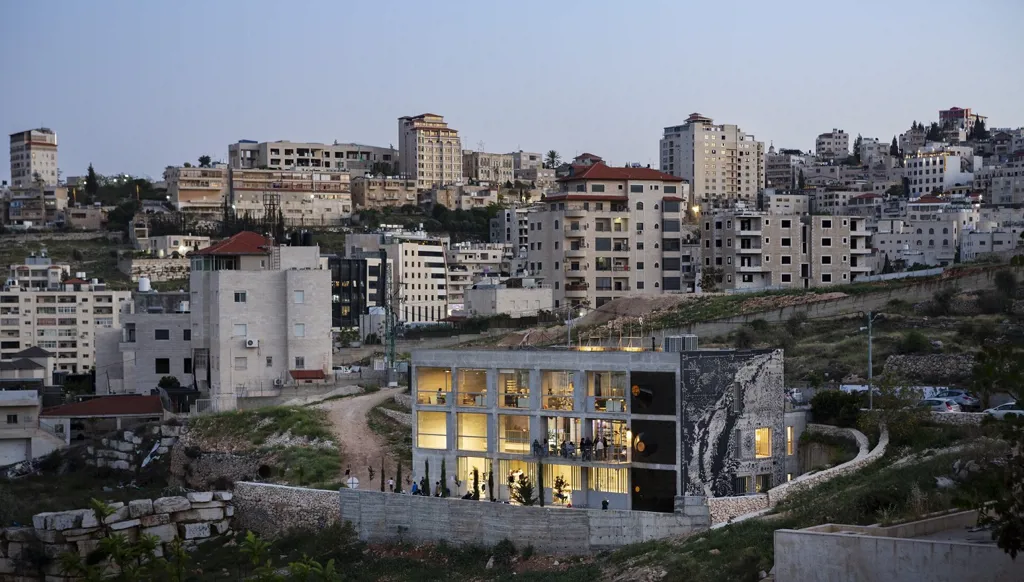 التفاؤل والعمارة: رحلة في كتاب جائزة الآغا خان للعمارة