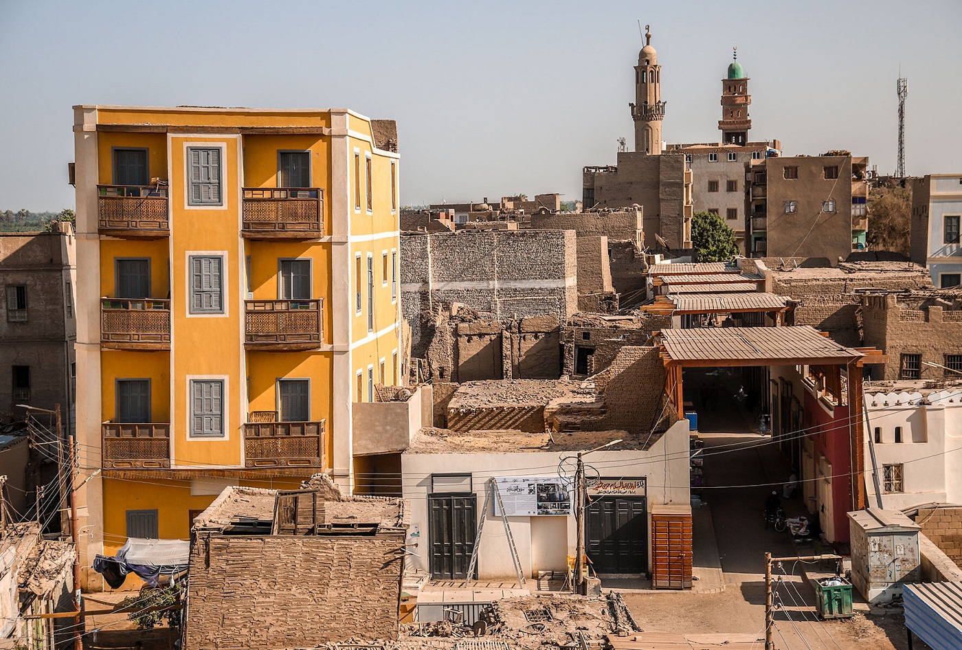 مشروع إحياء مدينة إسنا التاريخية في صعيد مصر.