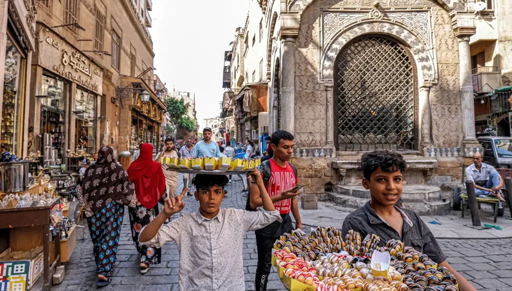 رمضان والحرب.. التضخم يطرق الأبواب بدلاً من المسحراتي