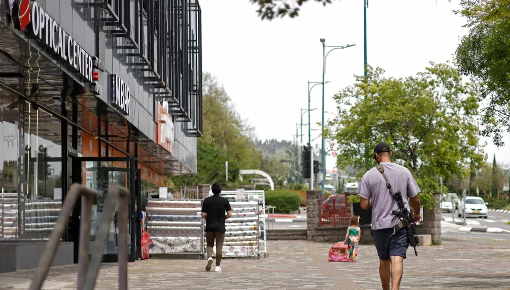 الجيش الإسرائيلي يعلن رفع القيود المفروضة خلال الحرب مع "حزب الله"