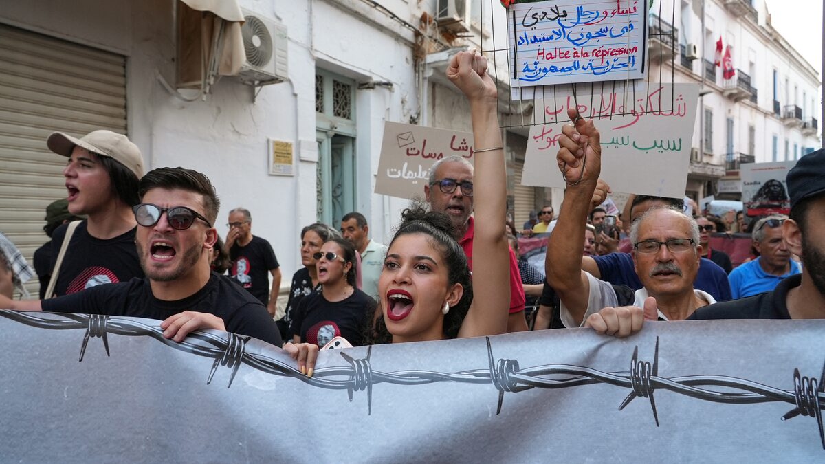 متظاهرون في تونس العاصمة في 25 يوليو 2025 (رويترز)