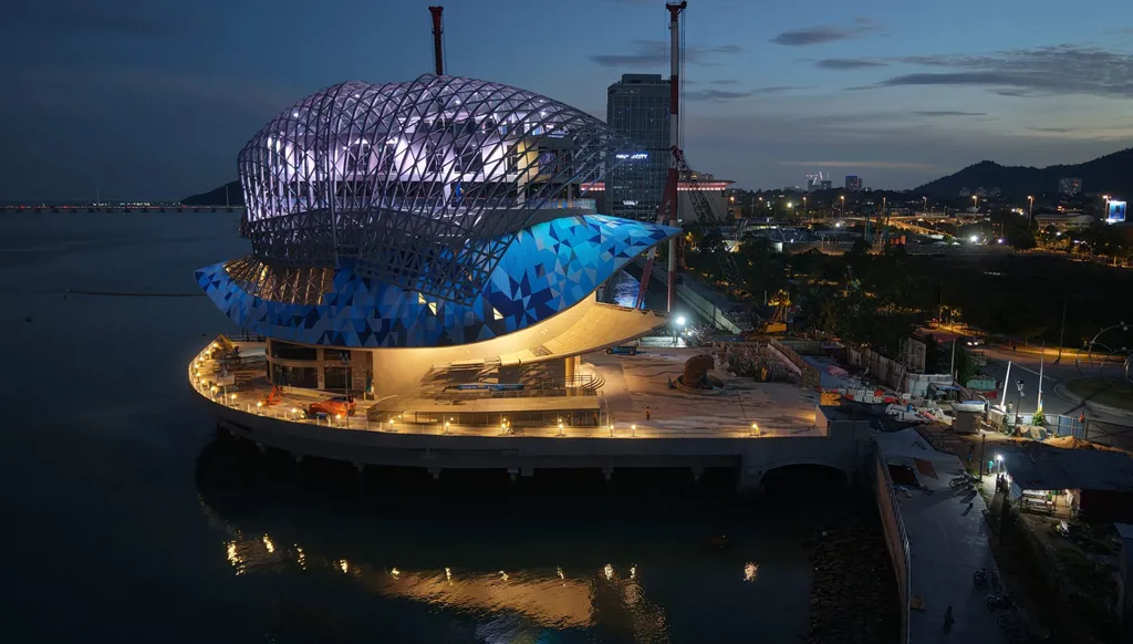 متحف للفن المعاصر على شكل سلحفاة هائلة مستريحة في قلب البحر