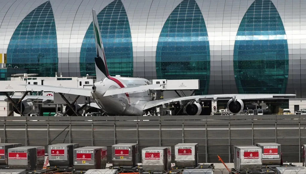 مطار دبي في الصدارة: الإمارات تستعيد زخمها الجوي بعد الحرب