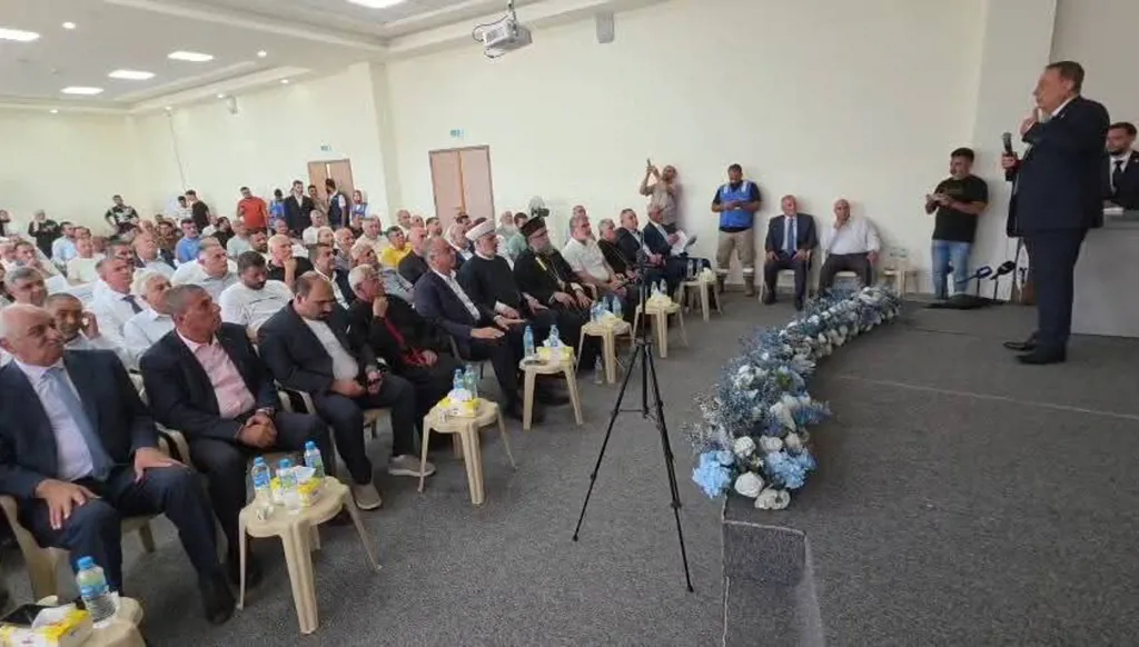 جانب من الحضور في المحاضرة في قاعة اتحاد بلديات نهر إسطوان (النهار)