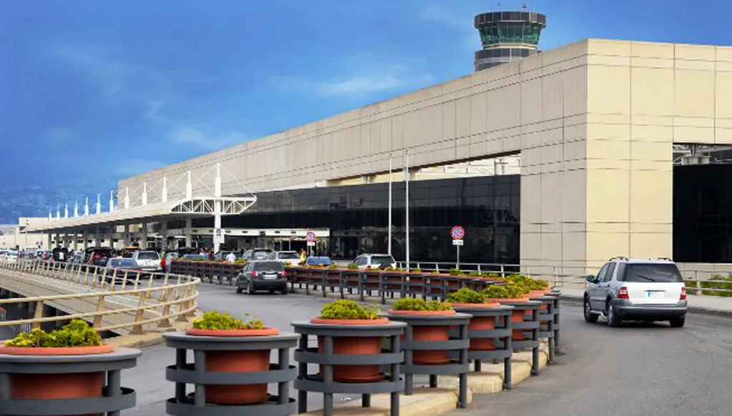 لماذا توقفت أحزمة نقل الحقائب في مطار بيروت عن العمل؟ (فيديو)