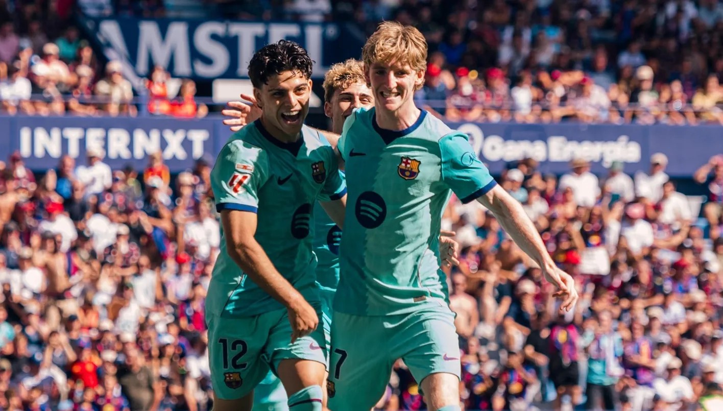 لاعبو برشلونة. (أ ف ب)