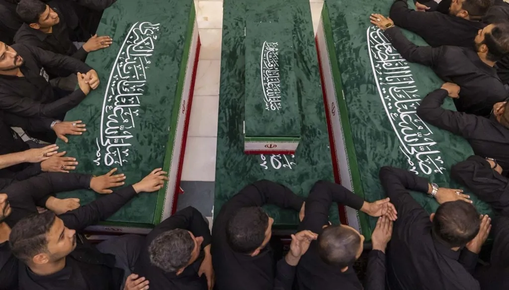 موكب تشييع خامنئي في النجف (مراسل النهار)