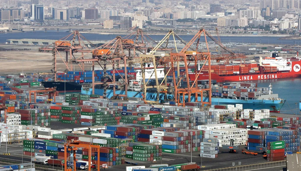 الموانئ السعودية تعيد رسم خريطة الشحن خليجياً وعالمياً رغم توترات الحرب