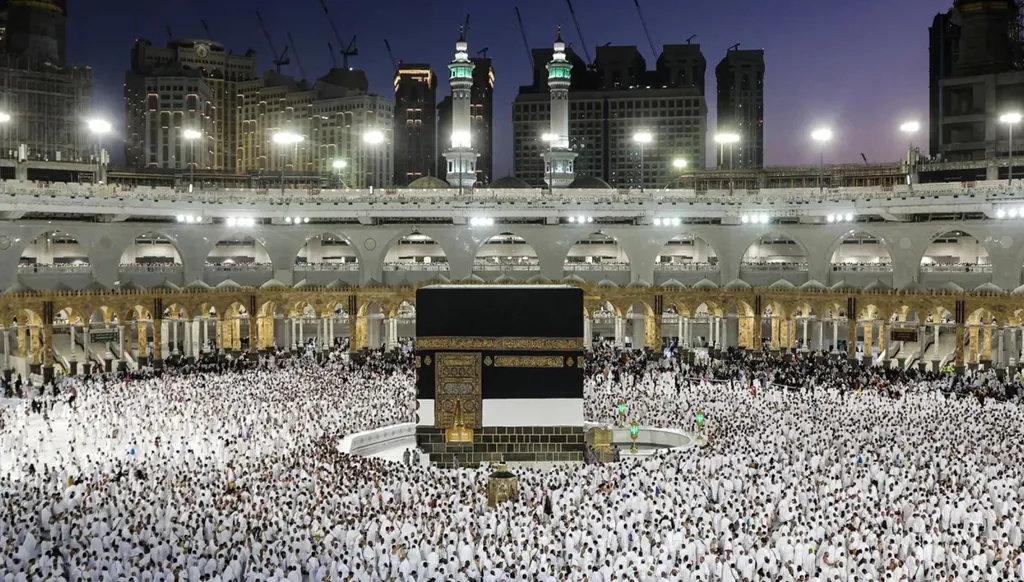 الذكاء الاصطناعي يرافق الحاجّ في كلّ خطوة: من لحظة السفر إلى رمي الجمرات