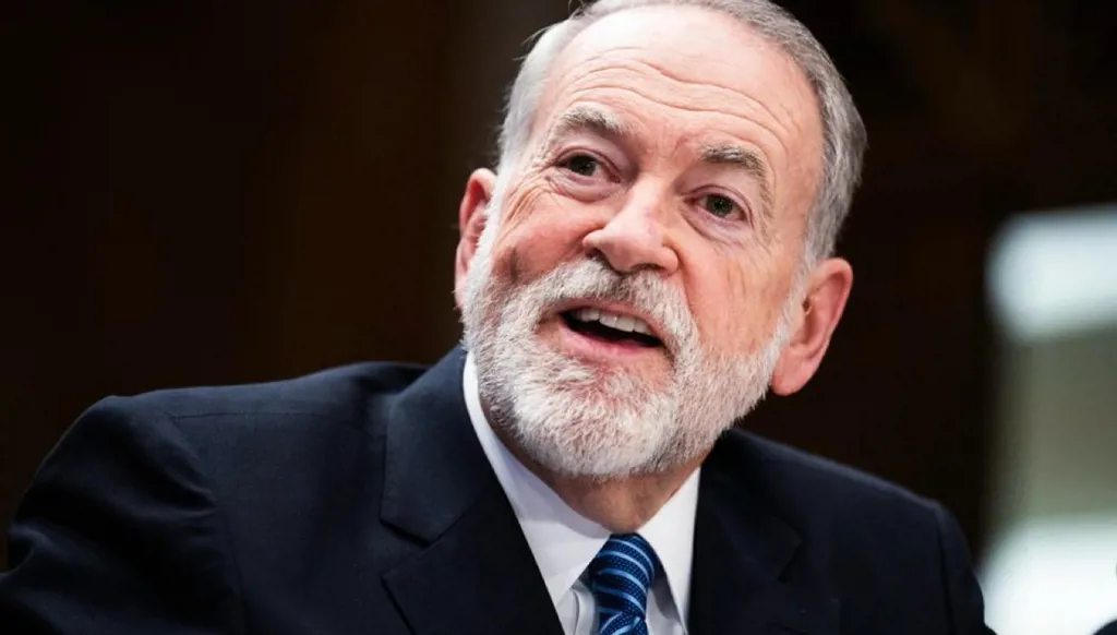 مايك هاكابي.