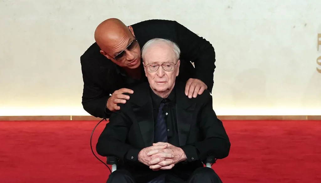 فين ديزل ومايكل كين في لحظة هوليوودية مؤثرة في مهرجان البحر الأحمر السينمائي الدولي (فيديو)