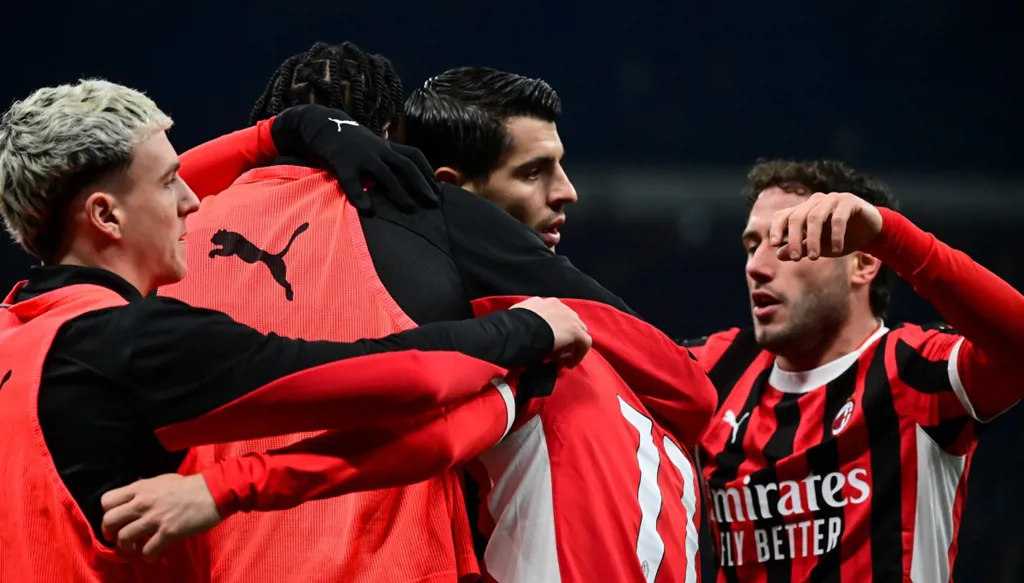 ميلان يحافظ على أماله الأوروبية بالفوز على كومو