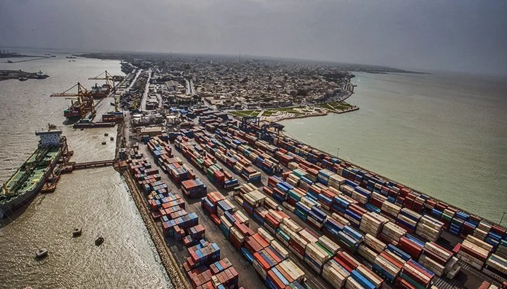 الموانئ الإيرانية في مرمى الضربات الأميركية الإسرائيلية