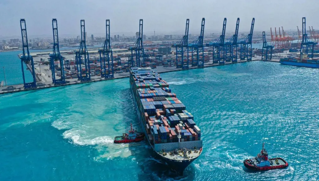 المسارات اللوجستية السعودية بديل تجاري حيوي لمضيق هرمز