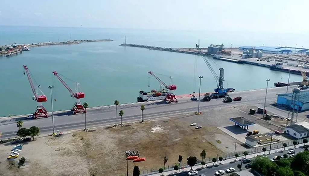 الجيش الأميركي: سنبدأ في منع السفن من الدخول إلى إيران أو مغادرتها