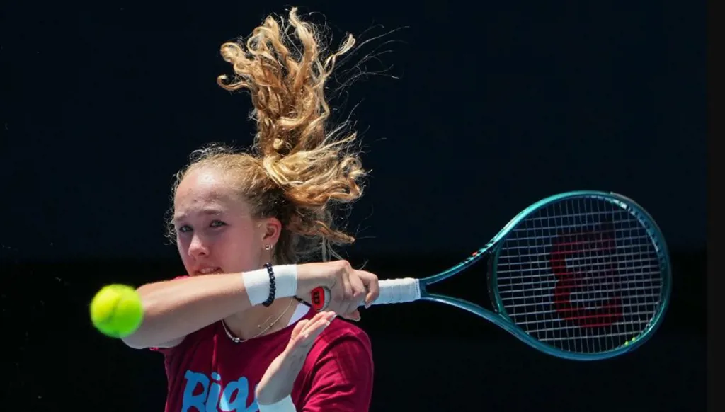 "كلب" يُغير طريقة تفكير  أندرييفا في تصنيف كرة المضرب