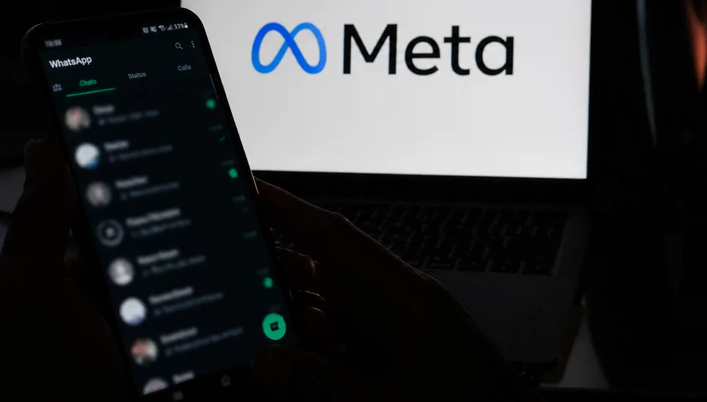 "ميتا" تقرأ رسائل "واتساب" المشفّرة!