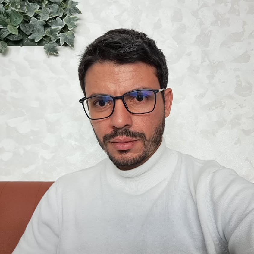 الروائي والمترجم عبد المجيد سباطة.