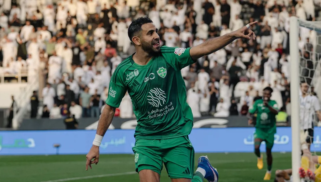 رياض محرز ونجوم الأهلي السعودي يجهزون سلال رمضان (فيديو وصور)