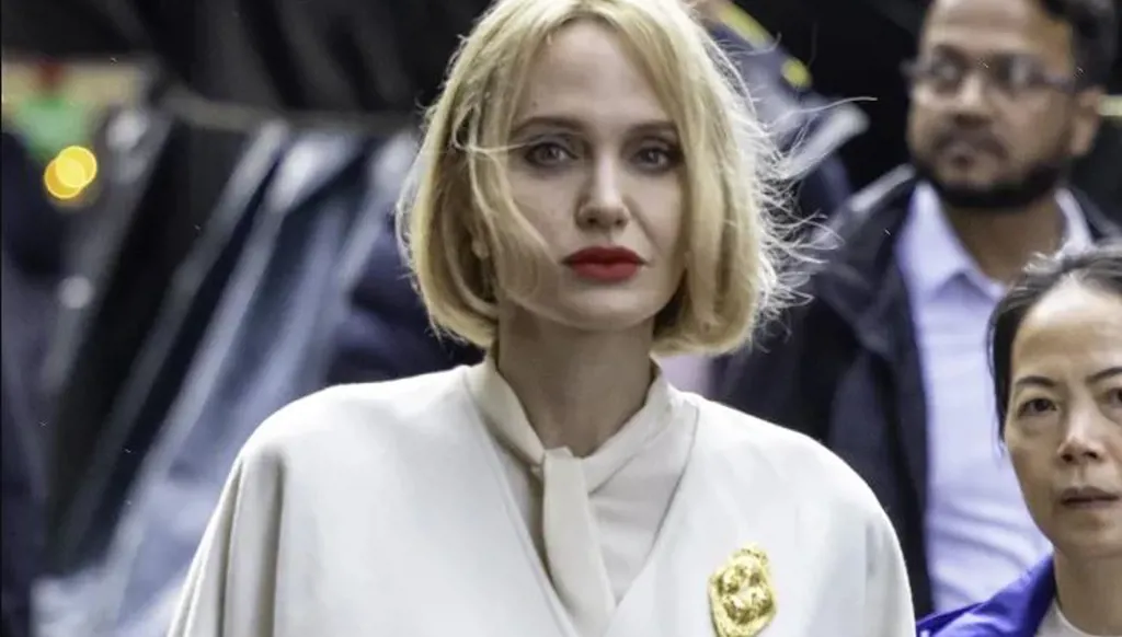 أنجلينا جولي بإطلالة الشعر الأشقر الكاريه... تحوّل جريء من أجل دورها الجديد (صور)