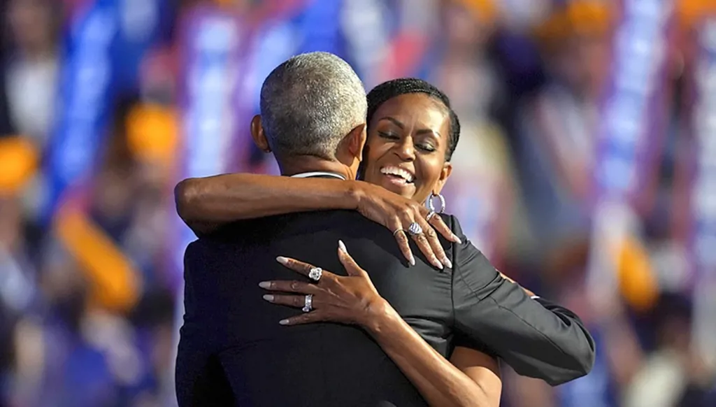 رداً على شائعات انفصاله عن زوجته ميشيل... باراك أوباما: أعادتني إليها! (فيديو)