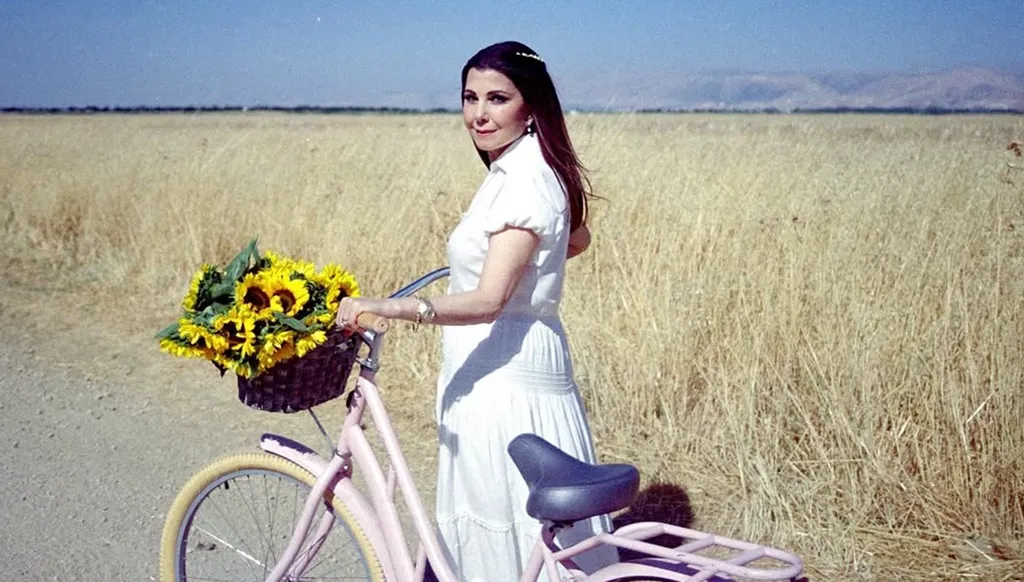 ماجدة الرومي بفيديو عفوي في صندوق السيارة: "جايين ننسى الحرب"