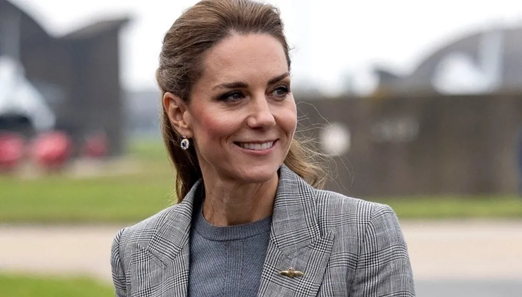 كيت ميدلتون تعيد ارتداء إطلالة تحمل معاني خاصة تكريماً للأمير ويليام والأميرة ديانا (صور)