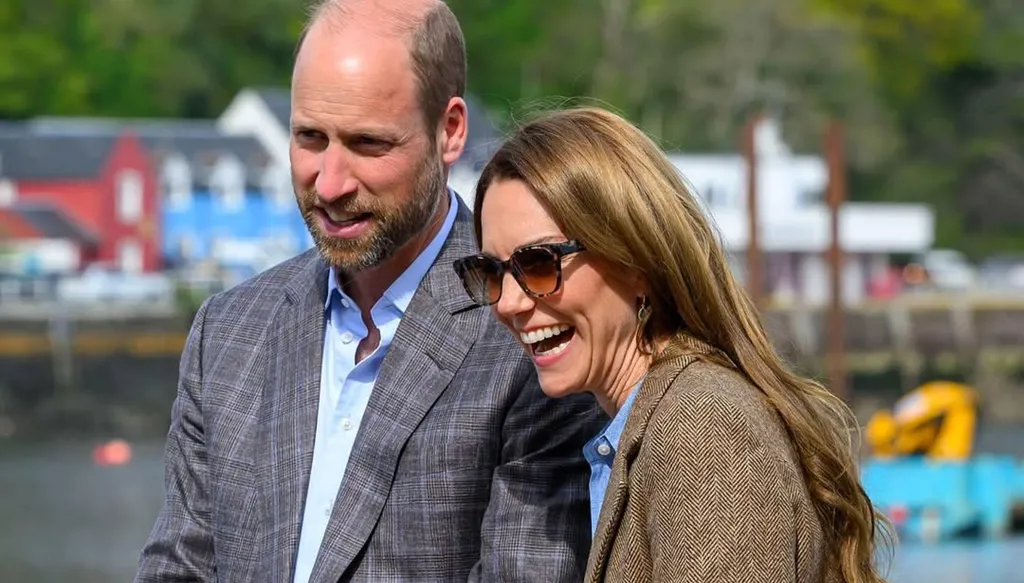 لحظة ملكية مؤثرة... الأمير ويليام يدعو فتاة صغيرة الى تقديم الورود لكيت  (فيديو)