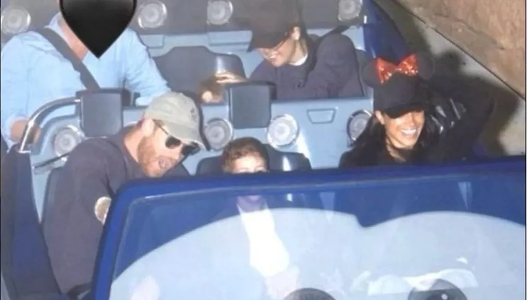 ميغان ماركل والأمير هاري يحتفلان بعيد ميلاد ليليبيت في ديزني لاند (صور)