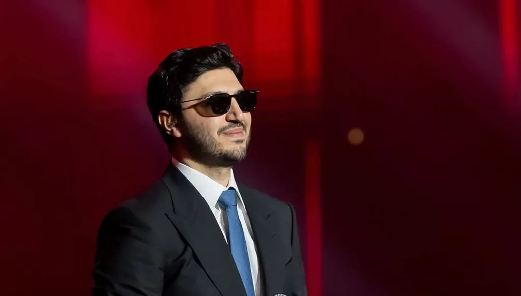 محمد شاكر في رمضان... رسالة أمل متعددة اللغات (فيديو)