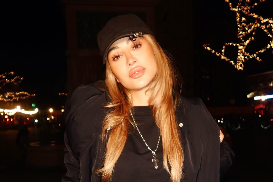 مكياج وشعر مايا دياب (إنستغرام)