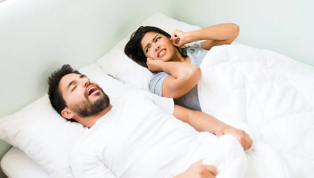 الشخير خطر صامت: طبيب أعصاب يكشف علاقته بالخرف وألزهايمر