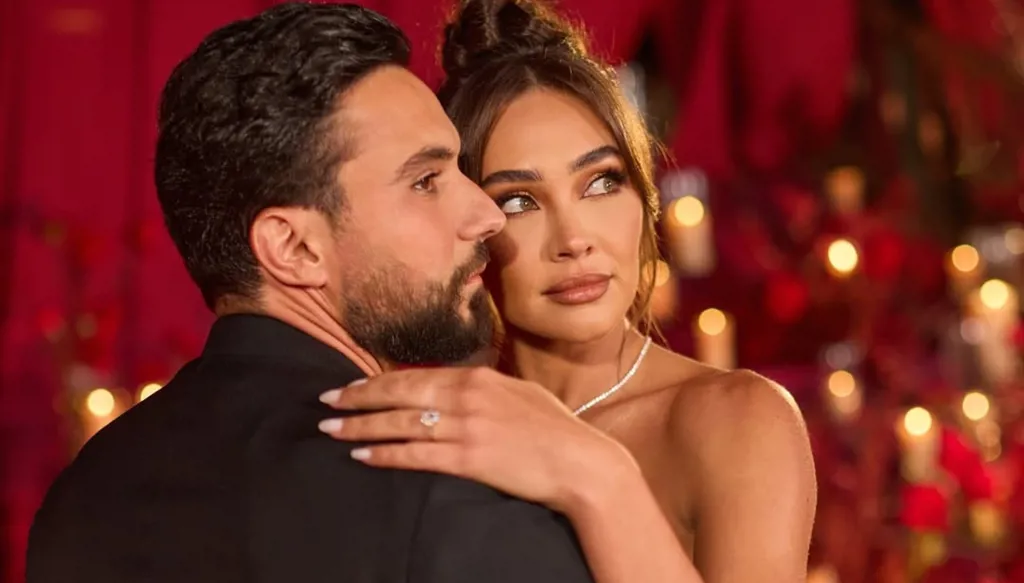 شقيق دانييلا رحمة يفاجئ ملكة جمال استراليا بطلب الزواج في قصر صوفر بلبنان (صور وفيديو)