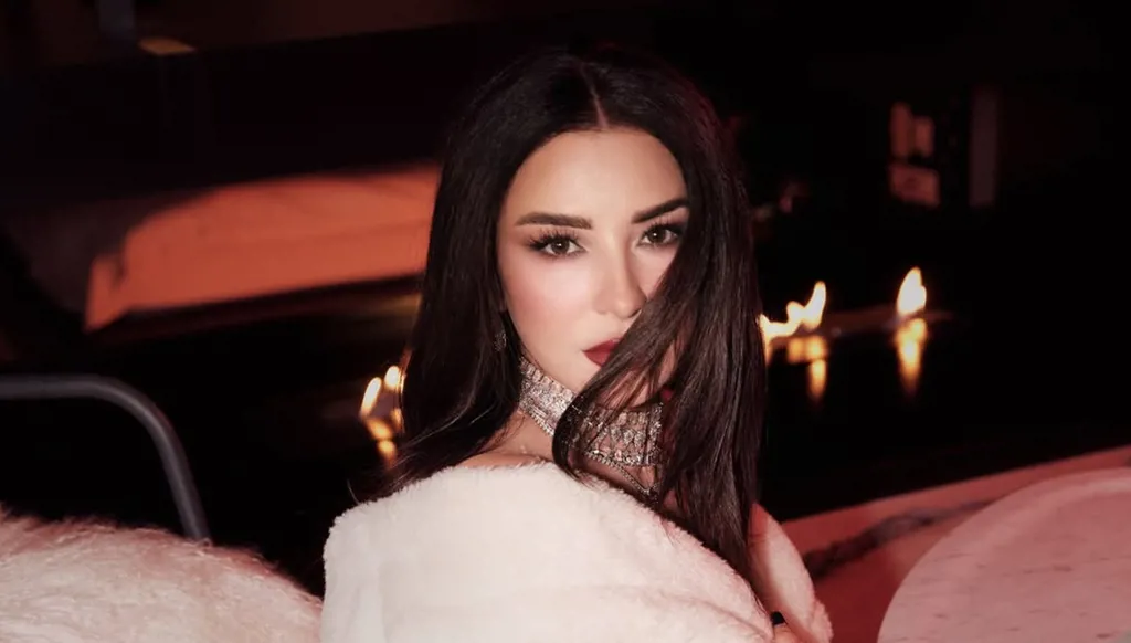 ماغي بو غصن تودّع عام 2025 بإطلالة تجمع بين الرقي والجرأة في الموضة (صور)