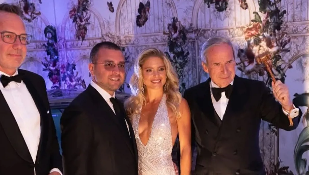 كريستينا صعب تتألق بفستان إيلي صعب إلى جانب زوجها في amfAR سالزبورغ 2025 (صور)