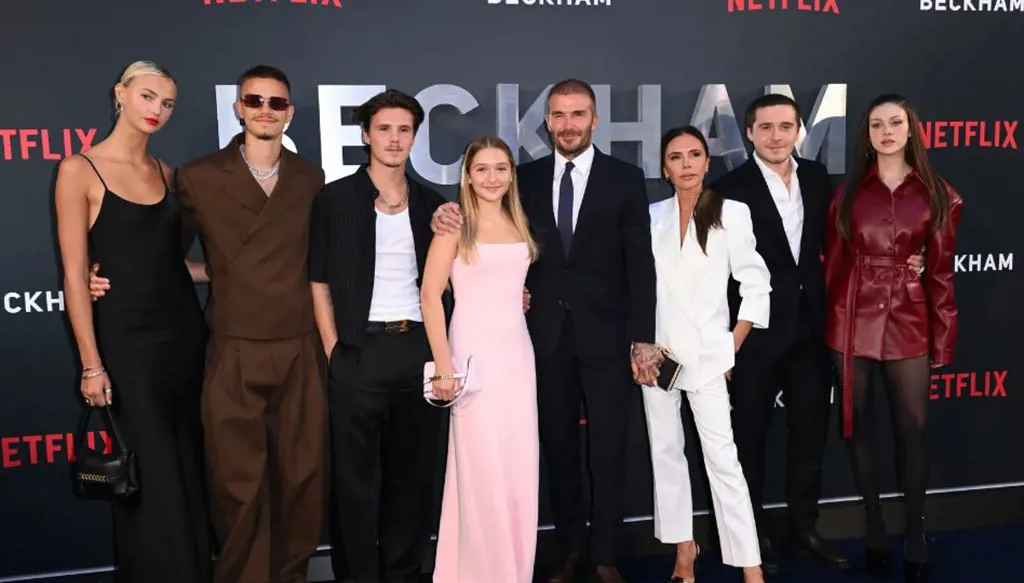 ديفيد وفيكتوريا بيكهام لم يلغيا متابعة بروكلين في انستغرام وكروز يروي القصة كاملة (صور)