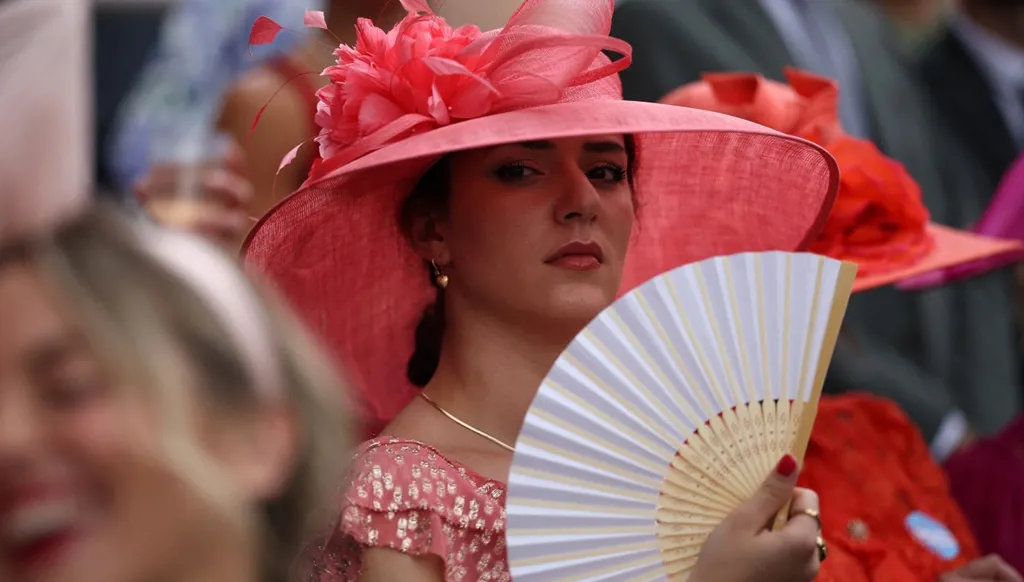 تقليد القبعات في Royal Ascot أناقة تجسّد التاريخ الملكي البريطاني (صور)