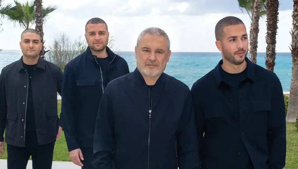 إيلي صعب يكسر القاعدة في احتفالية ما قبل زفاف نجله سيليو ... اطلالة نادرة بعيداً عن الأسود (صور)