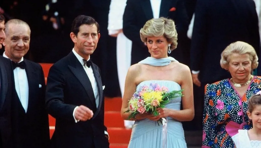 فساتين الأميرة ديانا في مزاد علني... أكثر من 200 قطعة خالدة! (صور)