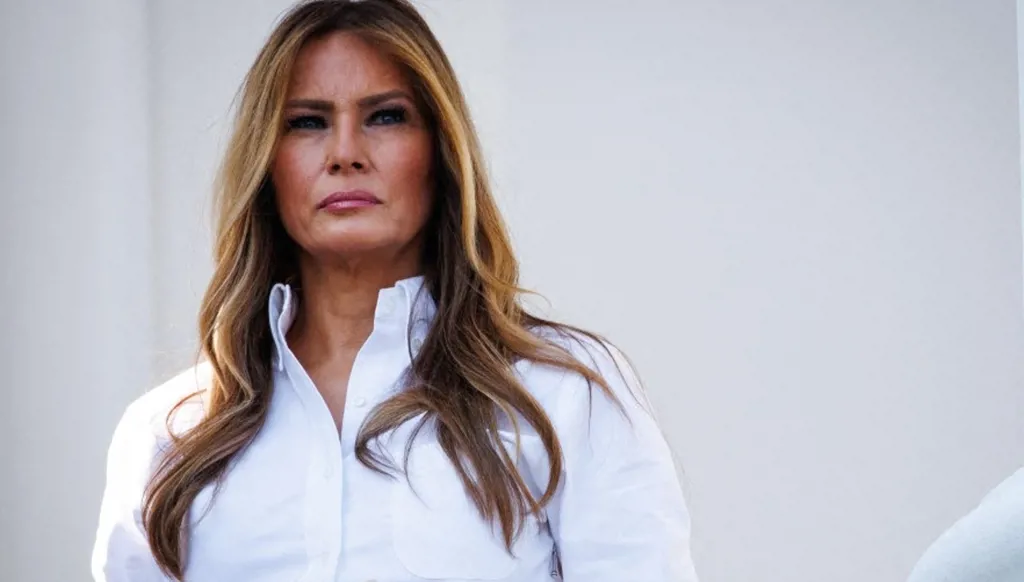 ميلانيا ترامب في عيد الاستقلال: أناقة مدروسة ورسائل سياسية صامتة (صور)