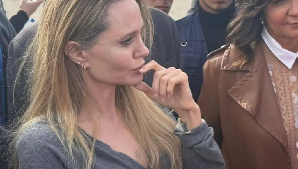 أنجلينا جولي تصل إلى معبر رفح في زيارة إنسانية تضامناً مع الشعب الفلسطيني (صور)