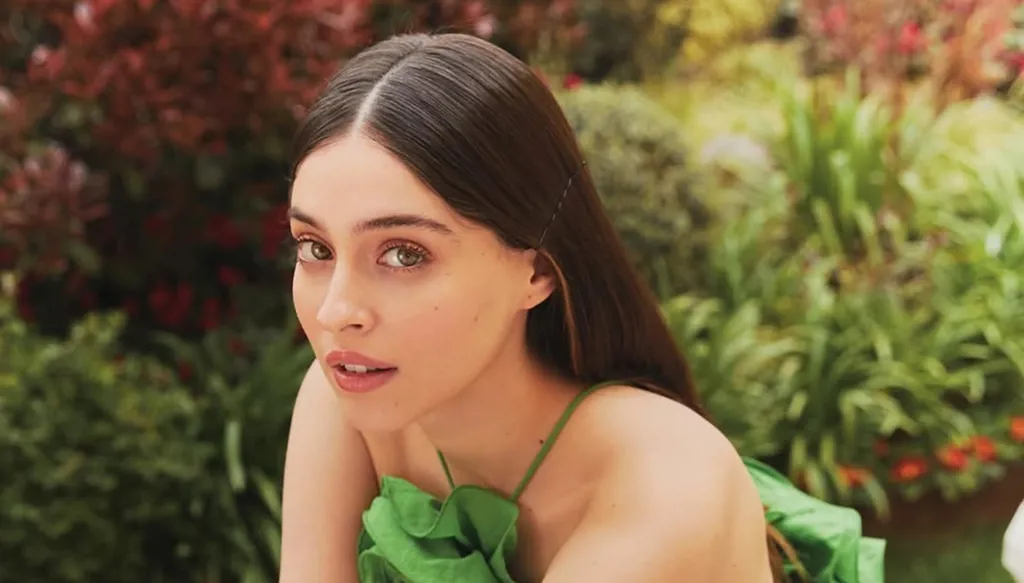 ممثلات تركيا يرسّخن موضة صيف 2025 بأجمل الإطلالات (صور)