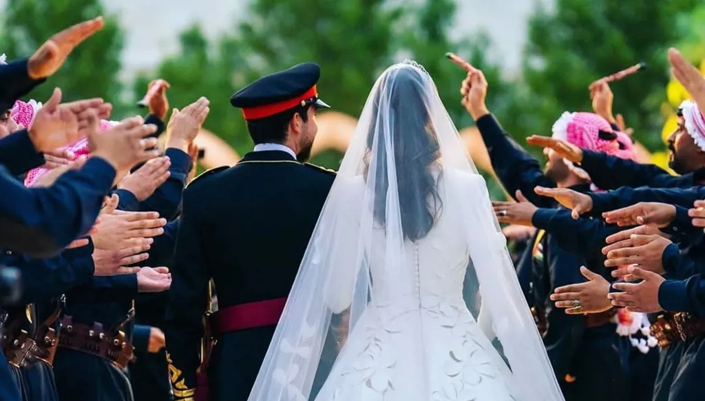 الأميرة رجوة الحسين وزين قطامي وقصّة فستان زفاف من توقيع إيلي صعب (صور)