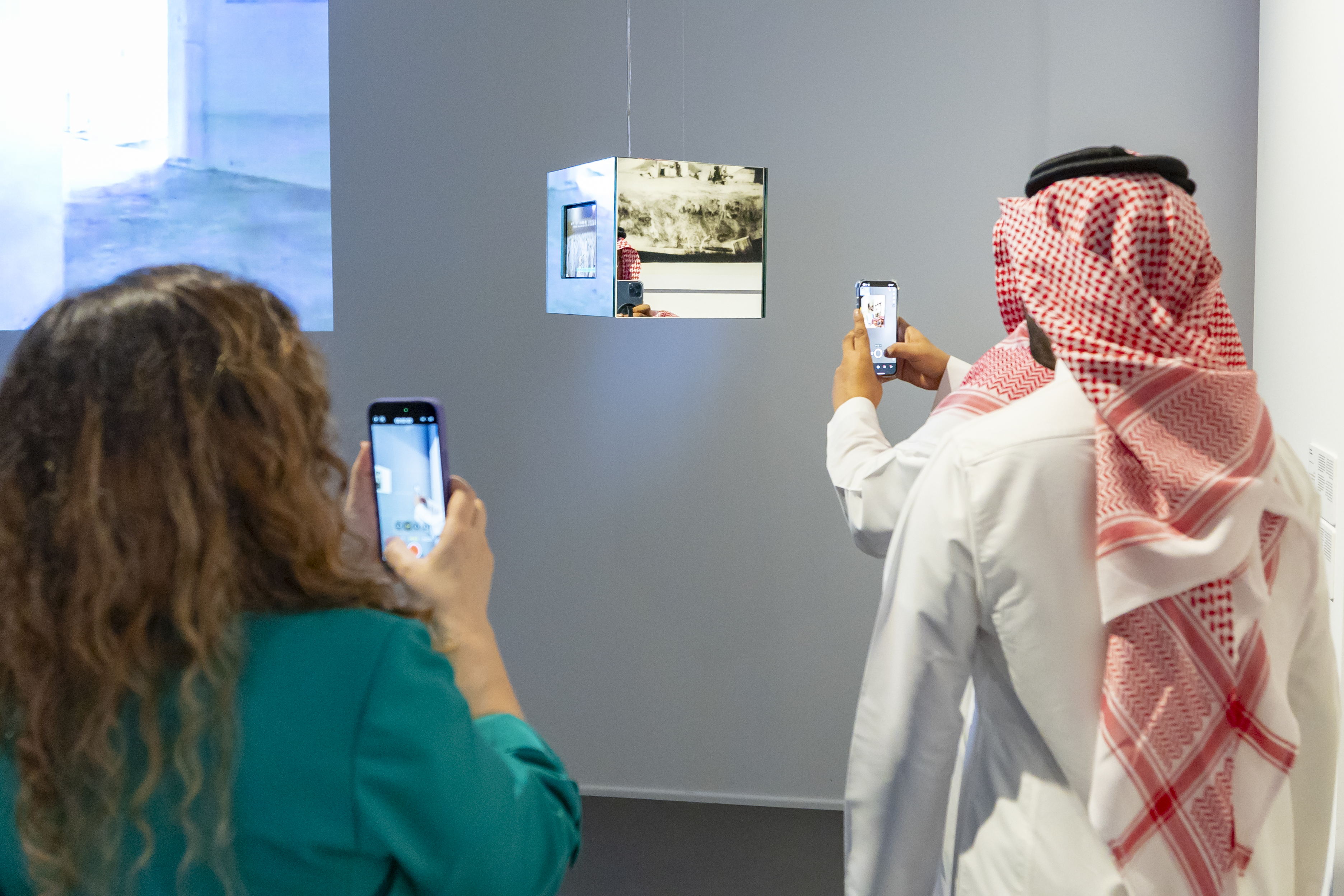 افتتاح معرض 