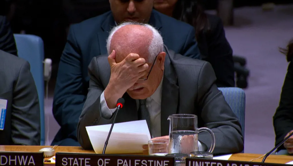 بالفيديو - انهيار السفير الفلسطيني خلال جلسة للأمم المتحدة: المشاهد من غزة لا تُطاق