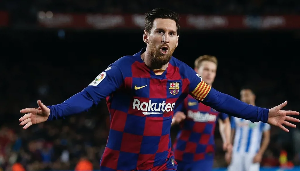 منافس لابورتا يدعم حملته لرئاسة برشلونة بلافتة ضخمة لميسي