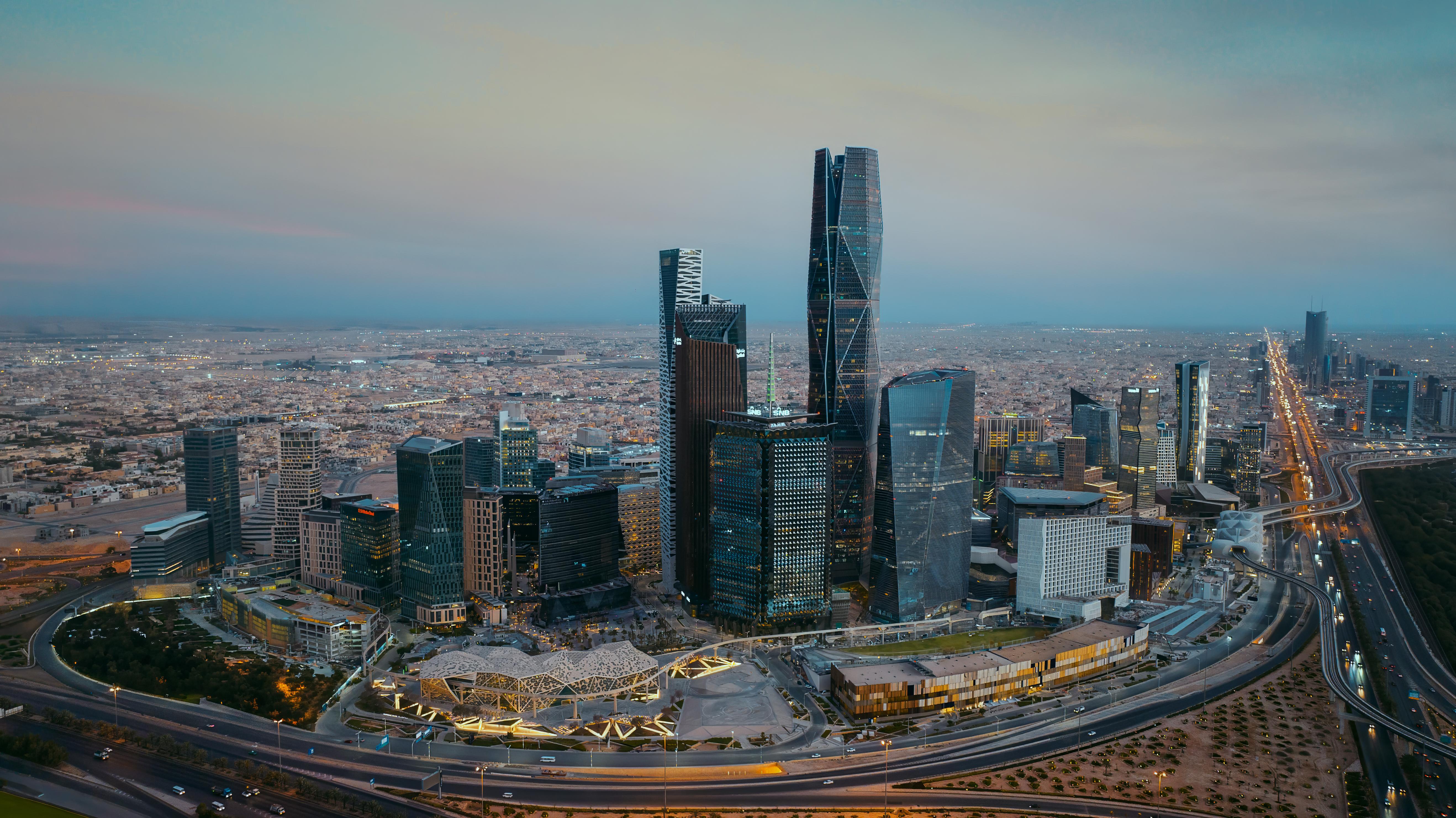 صورة مركز الملك عبدالله المالي ، حيث ستقام الدورة الأولى بين 6 و8 كانون الأول 2027. الصورة من الموقع الرسمي لـKAFD.