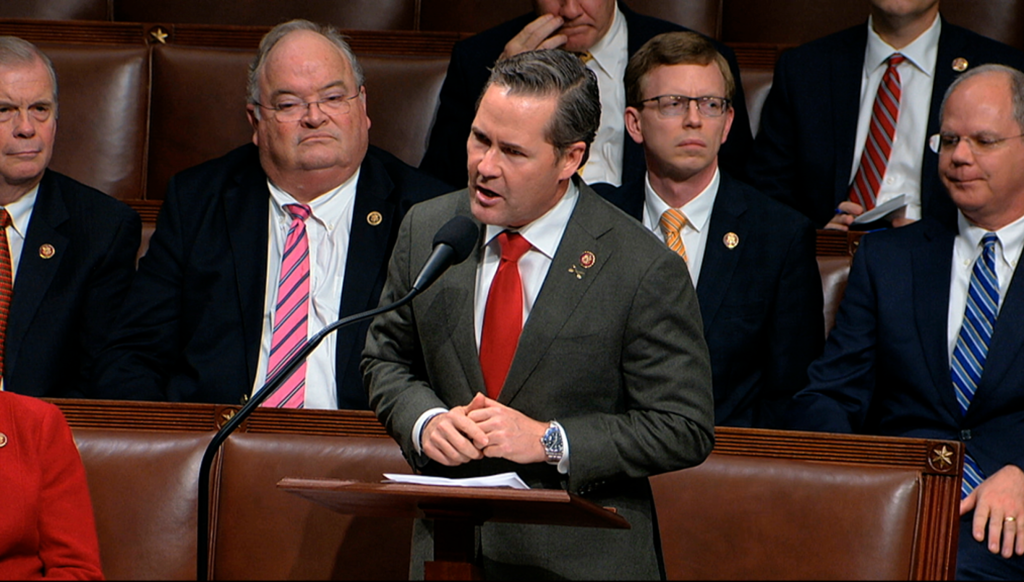 ترامب: والتس يتحمل مسؤولية تسريب محادثات سيغنال بشأن الحوثيين