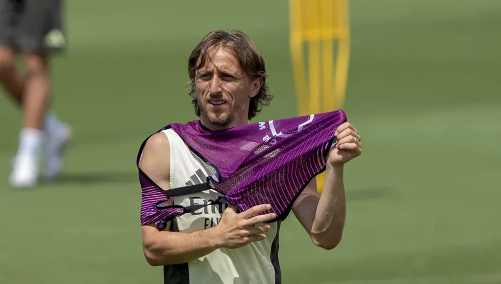 ميلان يعيد تجربة "المخضرمين"... لاستعادة الهيبة