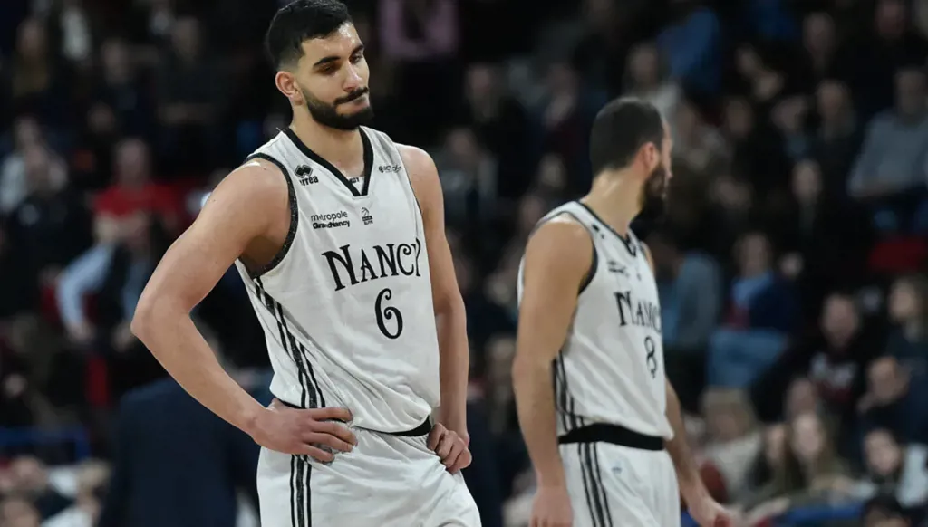 Iranian basketball star Mohammad Amini withdraws from National Team in protest